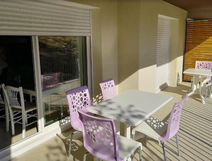 Appartement Meuble 6 Personnes à Remoulins Extérieur photo