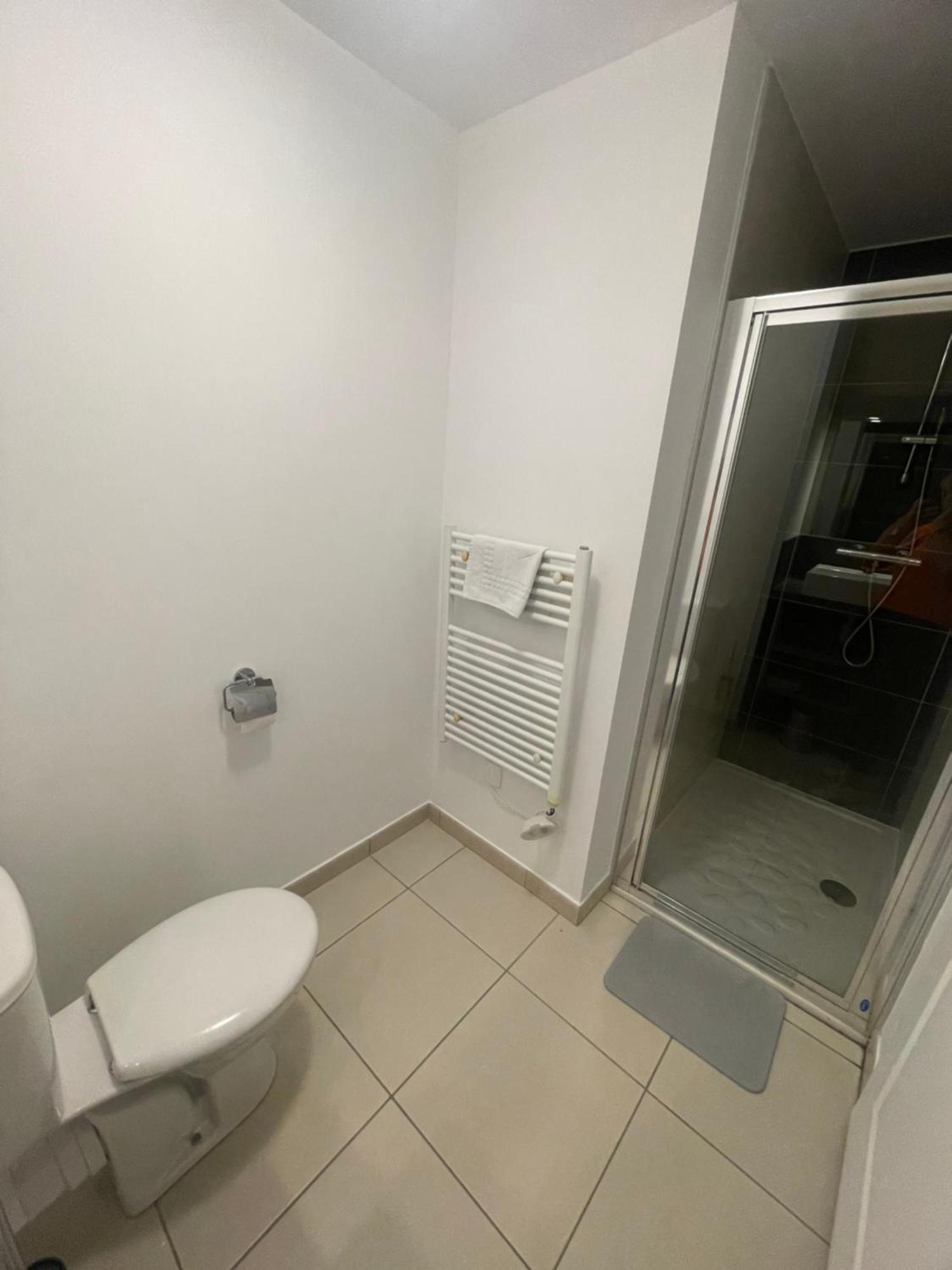Appartement Meuble 6 Personnes à Remoulins Extérieur photo