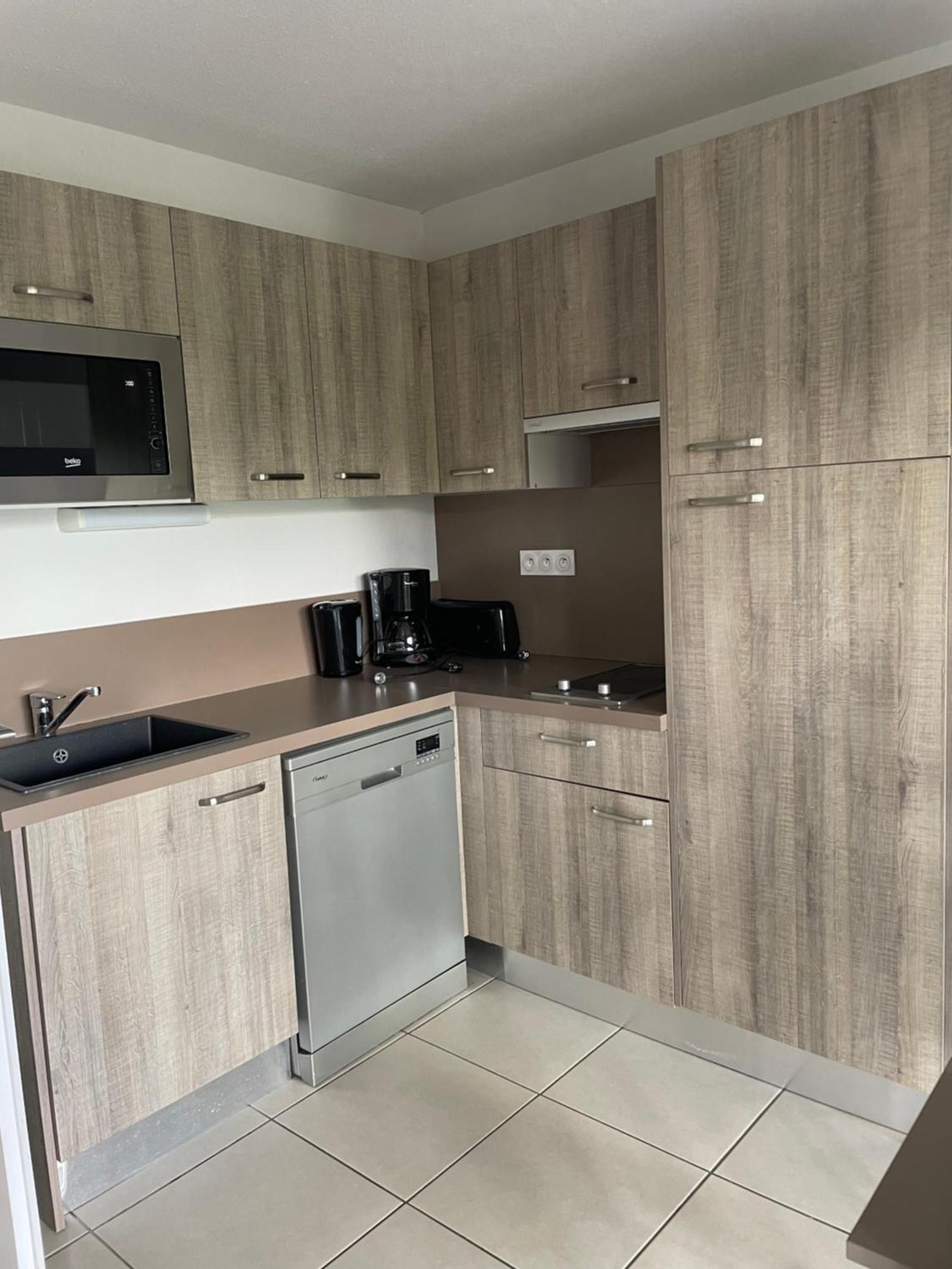 Appartement Meuble 6 Personnes à Remoulins Extérieur photo